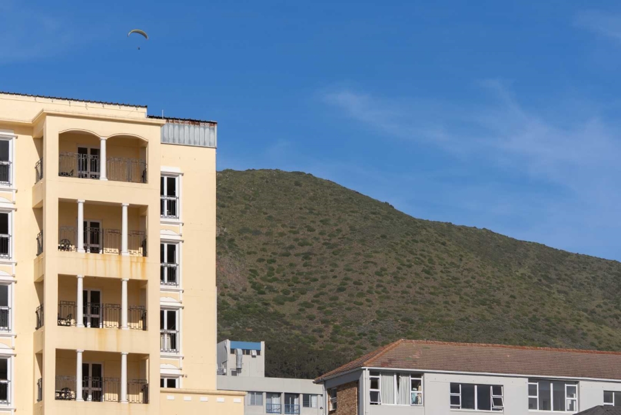 1 Bedroom Property for Sale in Sea Point Western Cape